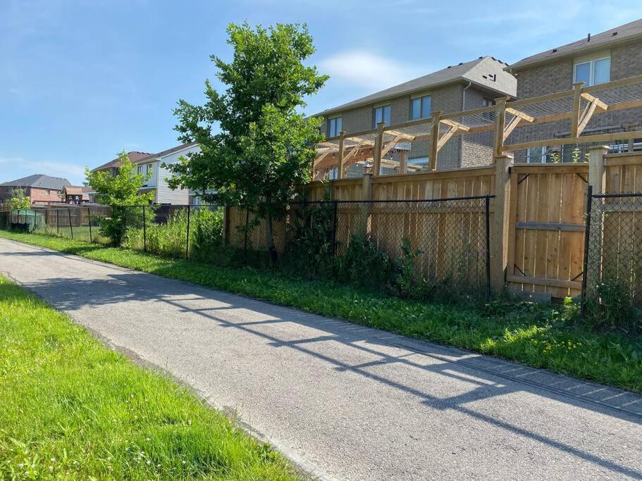 Entire Basement With 3 Bedrooms Niagara Falls Luaran gambar